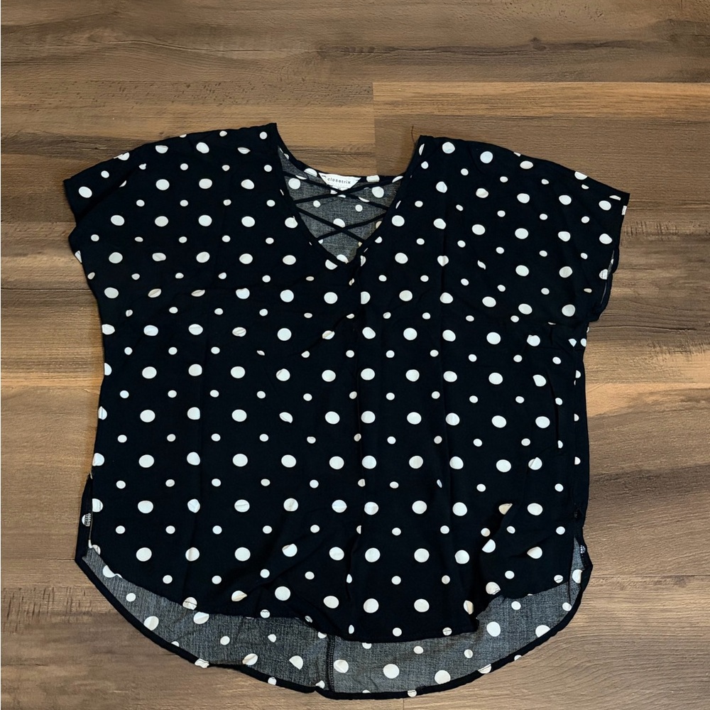 Womens Closetrix Black and White Polka Dot V-Neck Short Sleeve Top Size XL